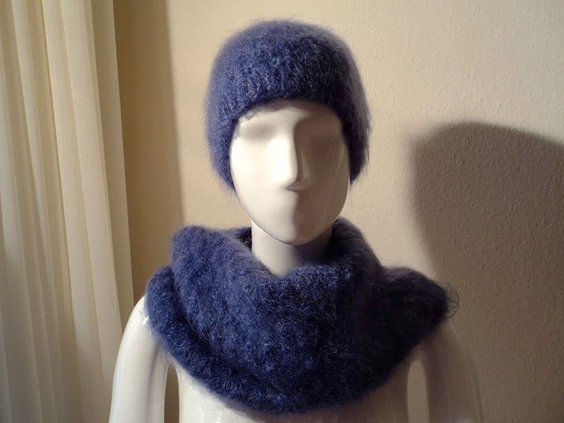 Bonnet en mohair tricoté main, teinte magenta