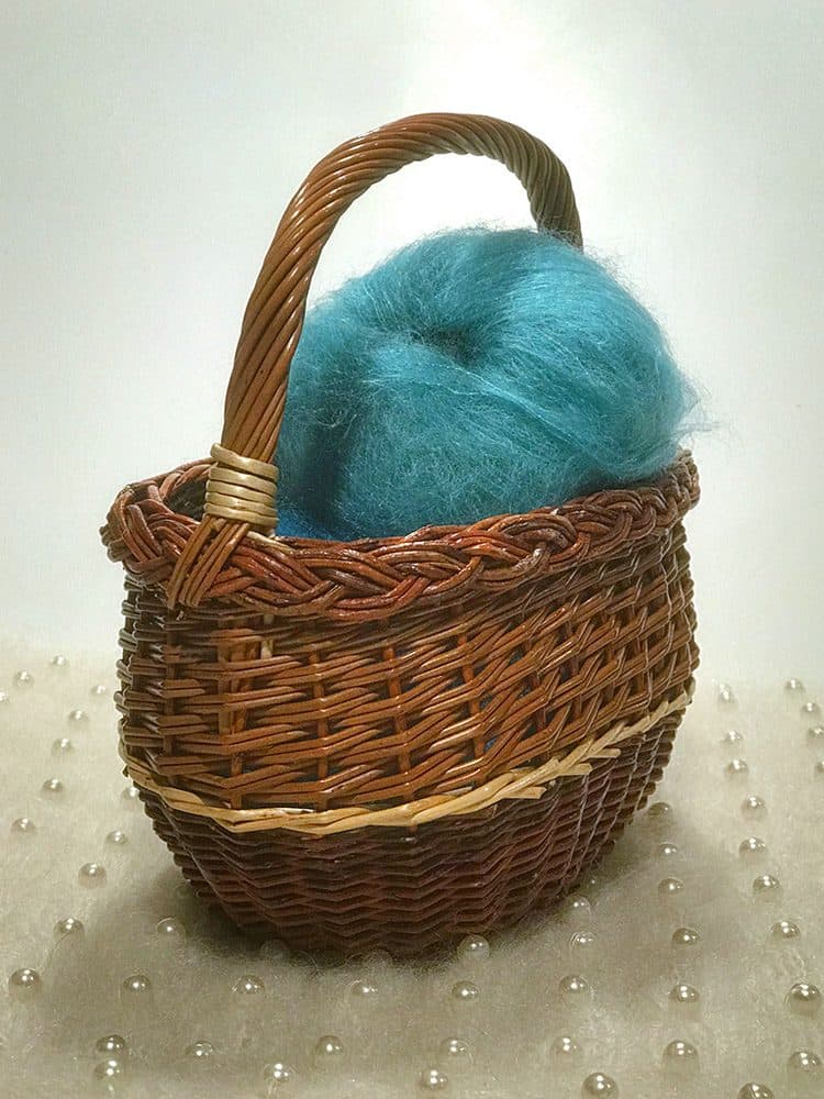 Panier en osier tressé à la main